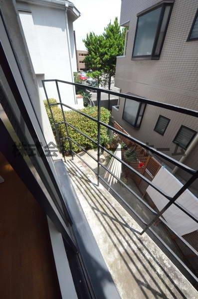 三鷹市新川６丁目の賃貸マンションのバルコニー