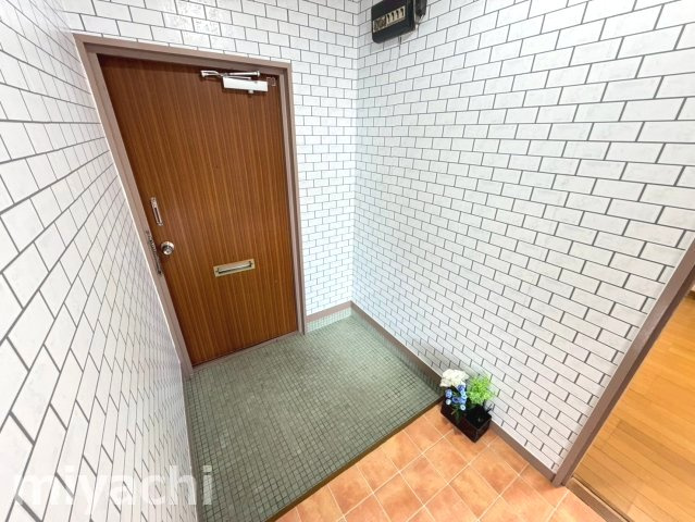 ことぶきマンションの玄関