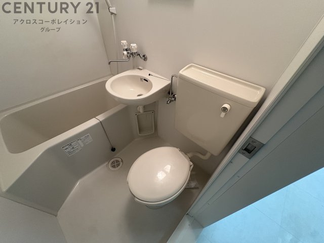 浴室内にトイレがあります☆