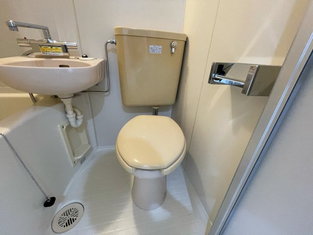 浴室内にトイレがあります☆