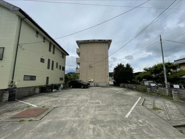 中町マンションの駐車場