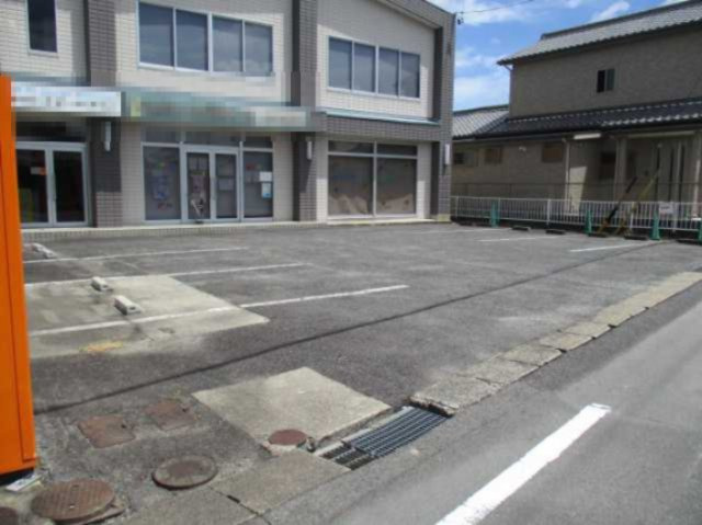 刈谷市一ツ木町貸店舗・事務所の駐車場