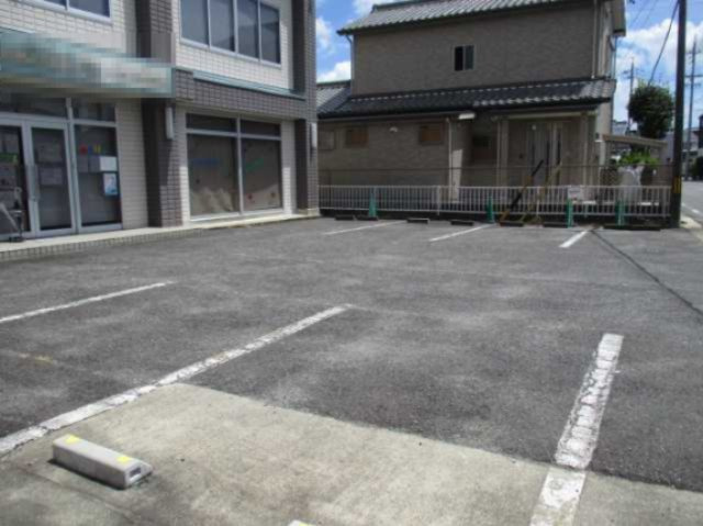 刈谷市一ツ木町貸店舗・事務所の駐車場