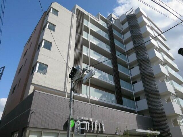 【外観】 | エミリブ鷺ノ宮 | 鉄筋コンクリート造のがっちりとした建物。