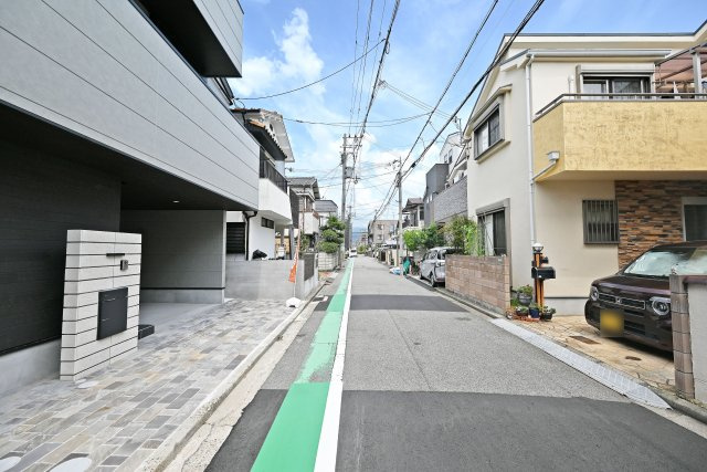 西宮市南甲子園2丁目新築一戸建て｜4LDK＋駐車2台可（制限有）の前面道路含む現地写真|前面道路は4.6ｍ公道です。