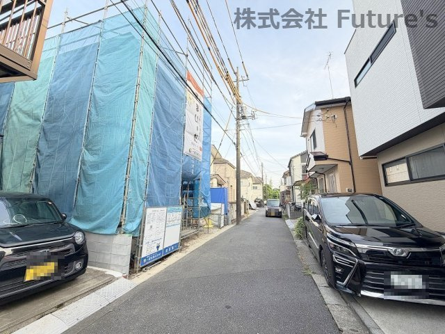 三郷市寄巻　新築戸建　全1棟の前面道路含む現地写真|前面道路含む現地写真です。