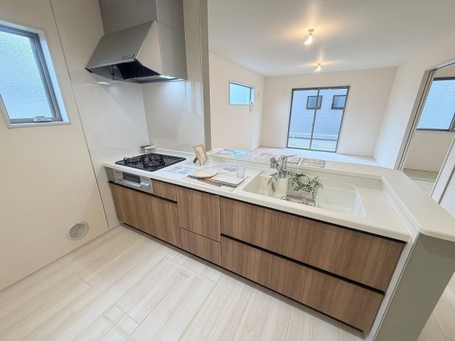 三郷市寄巻　新築戸建　全1棟のキッチン|同施工会社の参考写真になります。