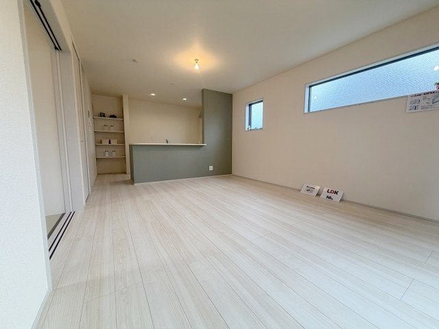 三郷市寄巻　新築戸建　全1棟の居間・リビング|同施工会社の参考写真になります。
