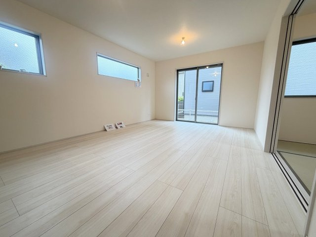 三郷市寄巻　新築戸建　全1棟の居間・リビング|同施工会社の参考写真になります。