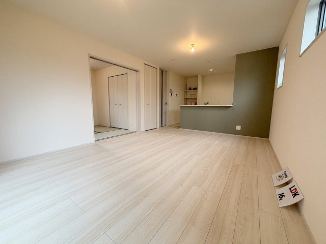 三郷市寄巻　新築戸建　全1棟の居間・リビング|同施工会社の参考写真になります。