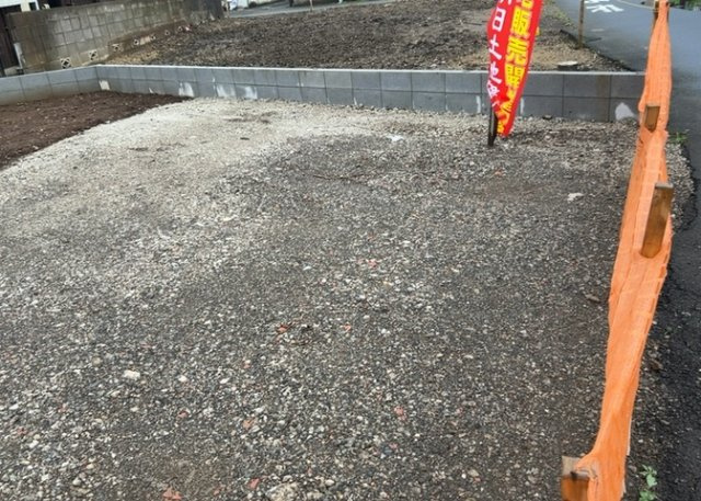 【駐車場】 | 駐車場と明記されていても、最小スペースでつくられた駐車場だと大型車は駐車できなかったり、出入りしにくくなったりする可能性があります。お車のサイズと購入したい物件の駐車場のサイズを現地で確認しましょう。