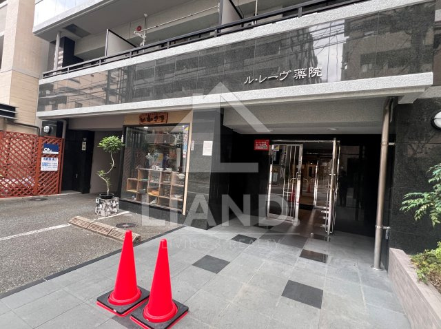 ル・レーヴ薬院　警固小学校区のエントランス|ル・レーヴ薬院