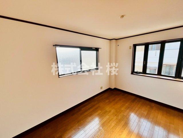淀川区塚本５丁目　中古戸建の洋室|使い勝手のいい洋室です