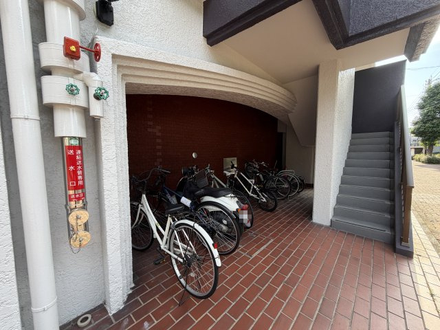 荘苑南伏見の駐輪場