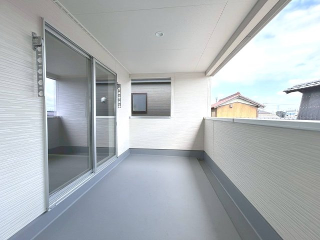 リーブルガーデン　一宮市第3小赤見　全3区画分譲のバルコニー|バルコニーは南向きで洗濯物もよく乾きます！強度と表面積硬度を持つFPRで防水しています。