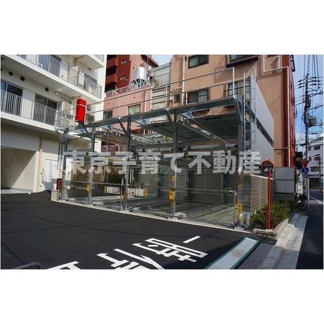 アンビエンテ駒込の駐車場