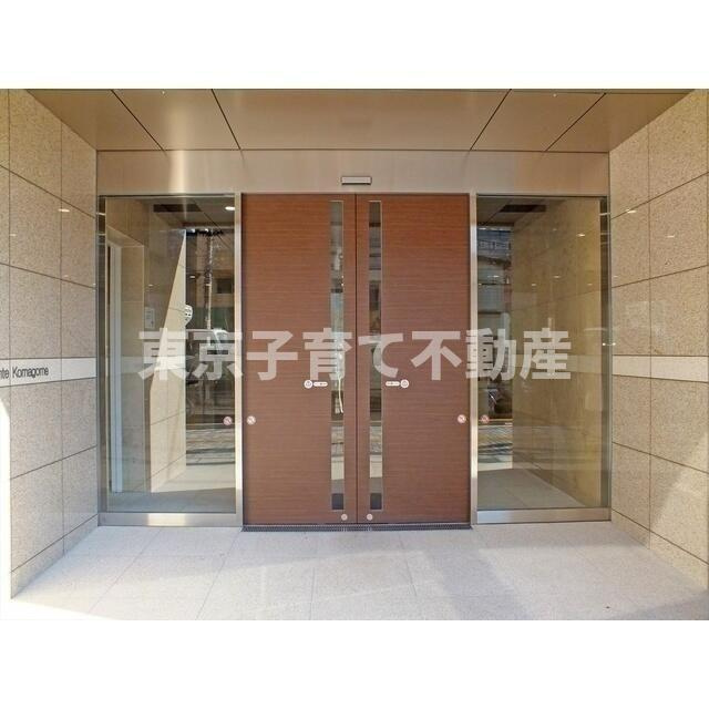アンビエンテ駒込のエントランス