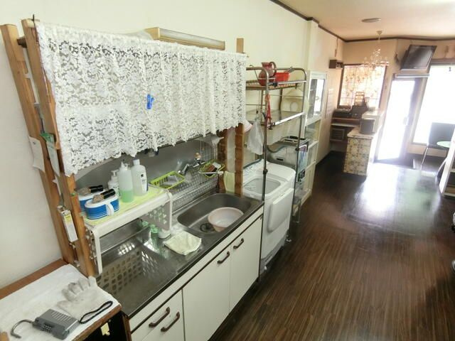 足立区東伊興１丁目の店舗事務所の内装