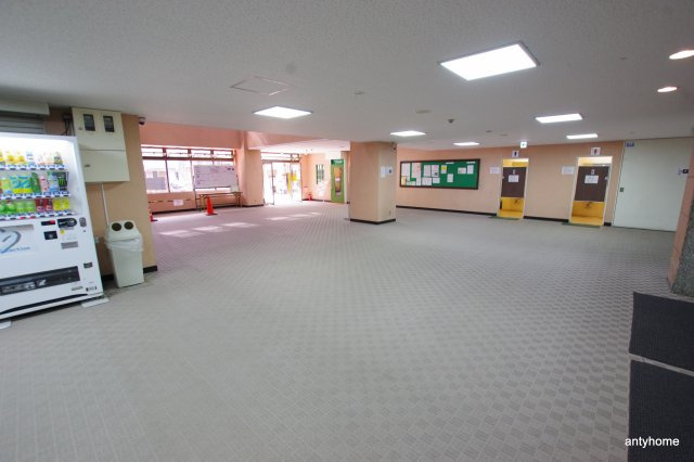 新大阪コーポビアネーズ　仲介手数料無料のロビー