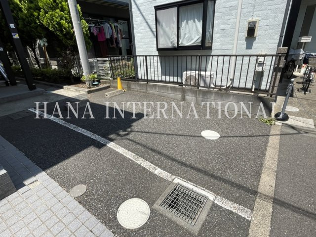 レオパレスガラクシアースの駐車場
