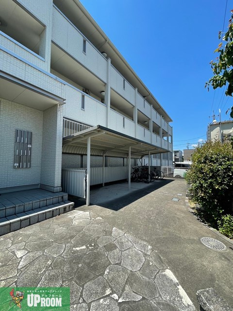 マノワール十六田のエントランス