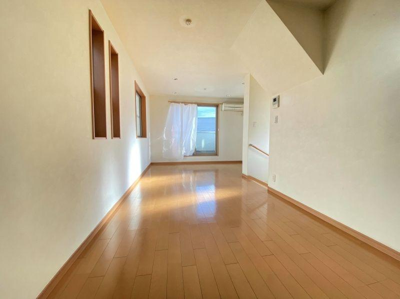 東山町戸建の居間・リビング