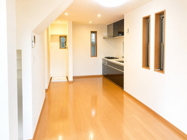 東山町戸建の居間・リビング