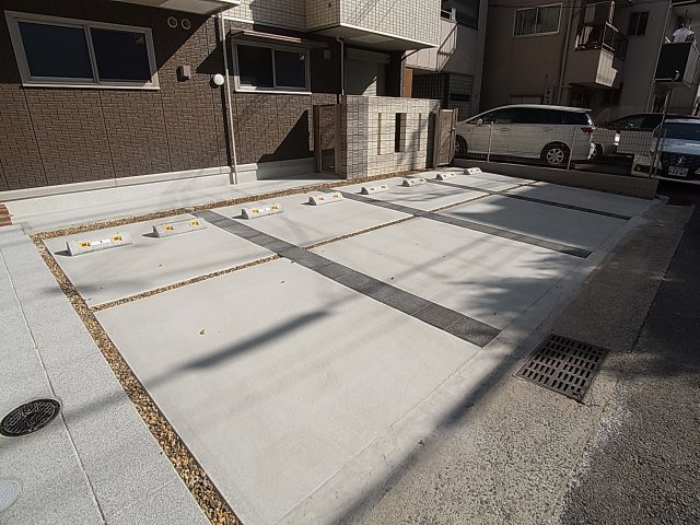 グランクレール兵庫町の駐車場|敷地内駐車場