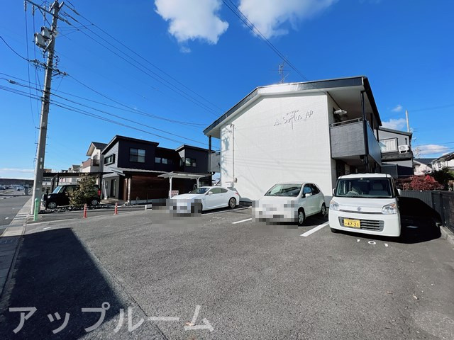Surplus沖の駐車場