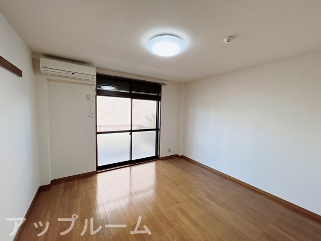 Surplus沖の内装