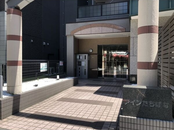 アイン橘のエントランス