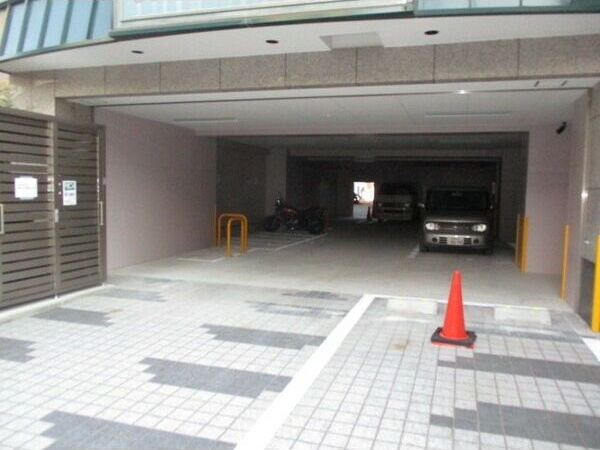 アイン橘の駐車場