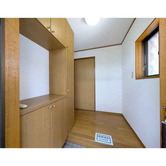 大山西町戸建の玄関