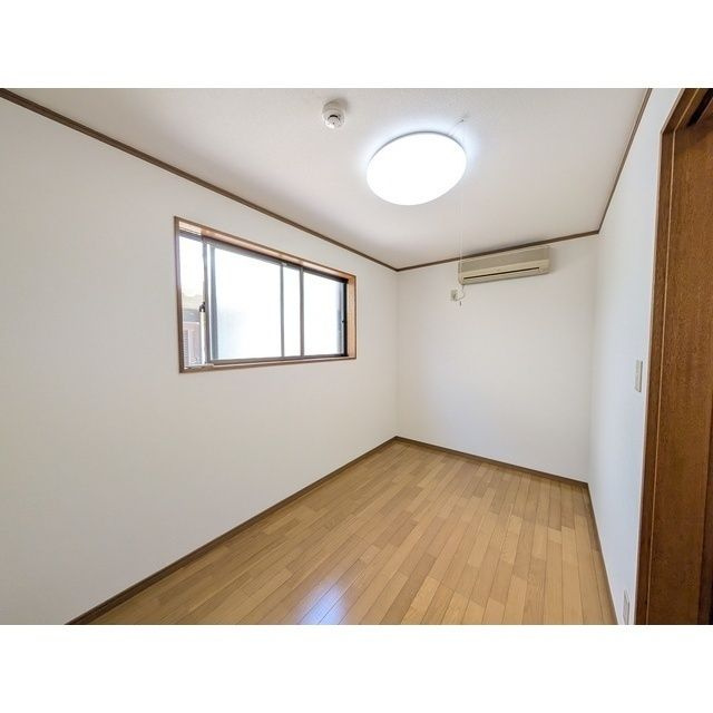 大山西町戸建の寝室