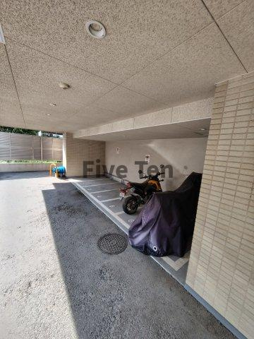 パークハビオ目黒リバーサイドの駐車場