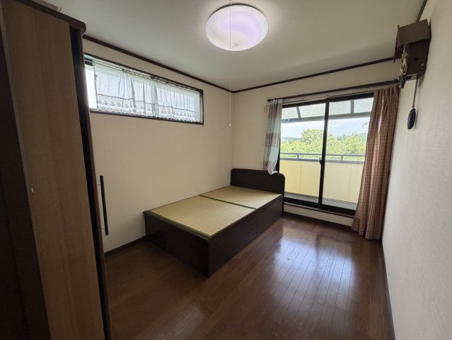 温泉も引ける♪自宅で露天風呂気分も味わえる景色の良い中古住宅　フィオーレ喜連川の洋室|スタンダードな洋室です
