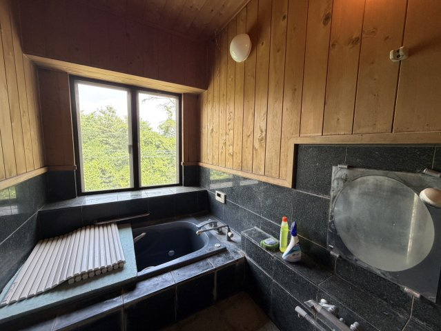 温泉も引ける♪自宅で露天風呂気分も味わえる景色の良い中古住宅　フィオーレ喜連川の浴室|ゆったり過ごせるお風呂です