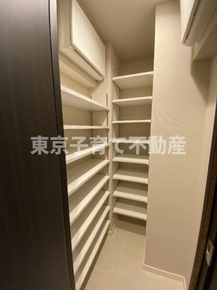 グランドメゾン目白新坂の玄関
