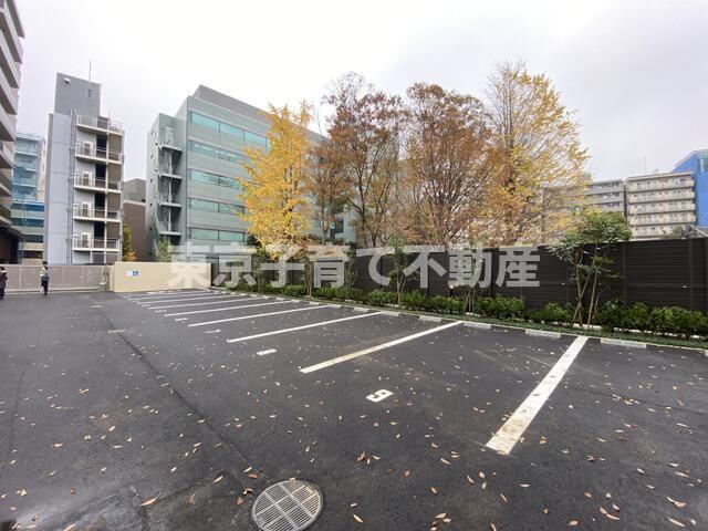 グランドメゾン目白新坂の駐車場
