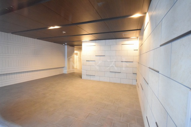 大阪市中央区博労町２丁目の賃貸マンションのロビー