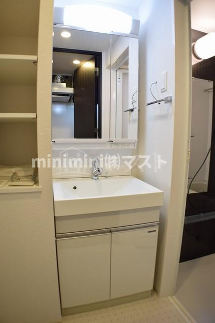 大阪市中央区博労町２丁目の賃貸マンションの洗面所
