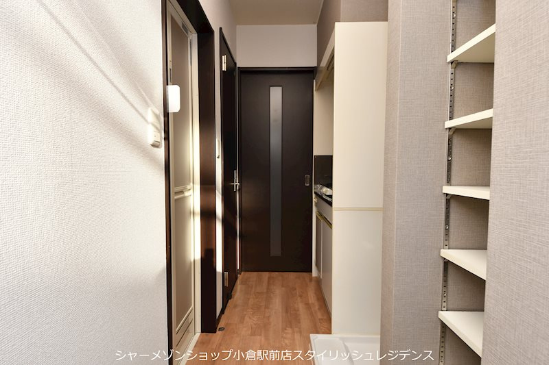 MOON赤坂 B棟の玄関