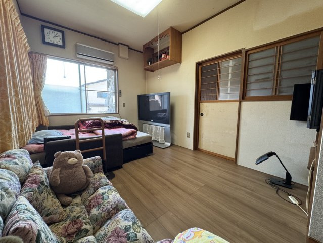 店舗付物件♪新事業にも住宅としても最適♪日光市鬼怒川温泉の洋室
