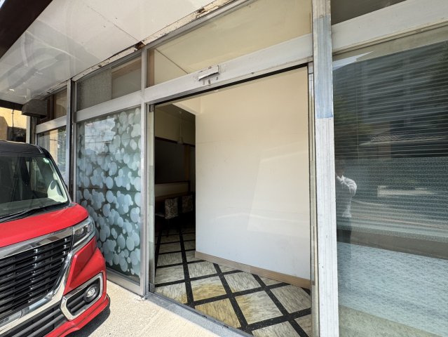 店舗付物件♪新事業にも住宅としても最適♪日光市鬼怒川温泉の玄関