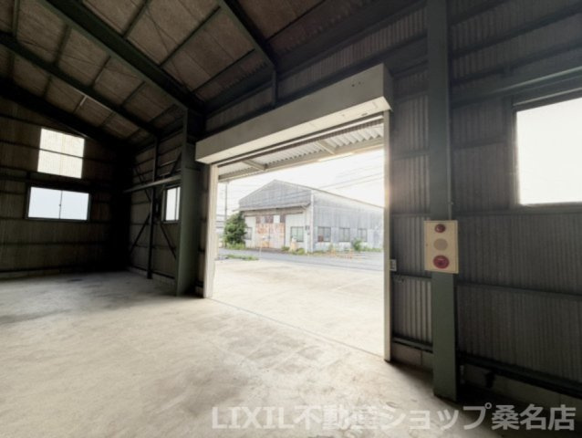 東員町山田倉庫の設備