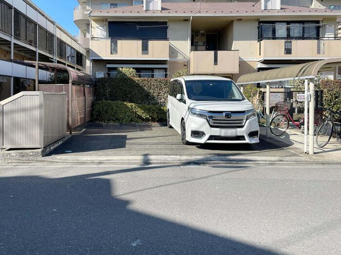 トゥインクルコート大町　５番館の駐車場