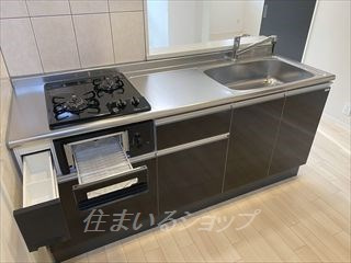 Priol　Creciaのキッチン|２口ガスコンロ・グリル付きシステムキッチン
