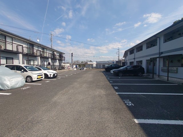青木ヒルズαー3の駐車場