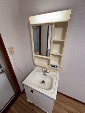 北条７丁目テラスハウス・中の独立洗面台