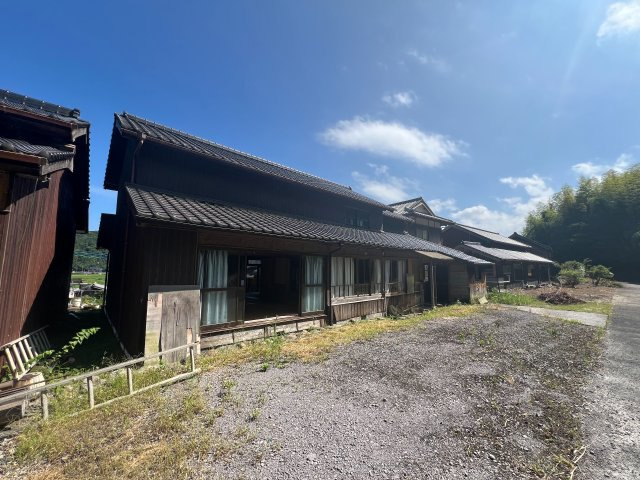 【建物40坪以上】国東町浜　8LDKの外観|きれいな外観です